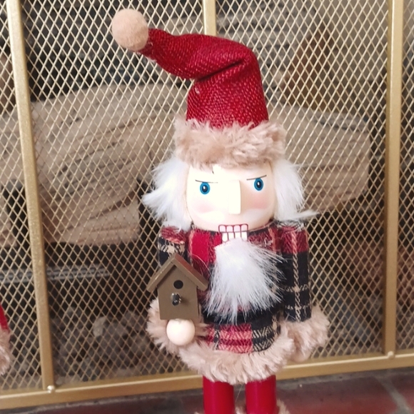 Nutcracker Set of 2. Decorative Wearing Faux Fur Trimmed Plaid. 10" - Picture 4 of 6